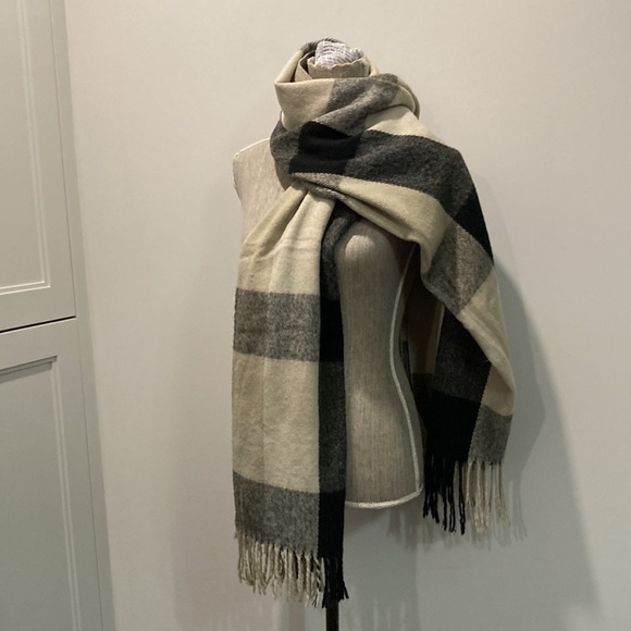 Black and Tan Super Soft Plaid Scarf 28 x 70 - Picture 4 of 9